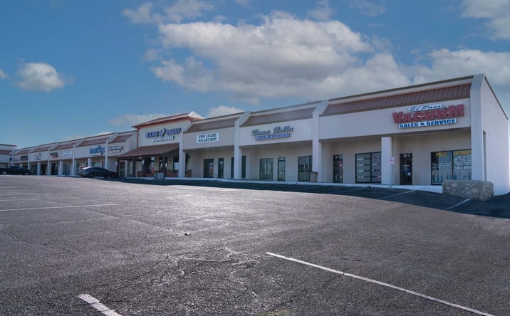 Pictures of Retail property located at 1188 N Yarbrough Dr, El Paso, TX 79925 for lease - image #1