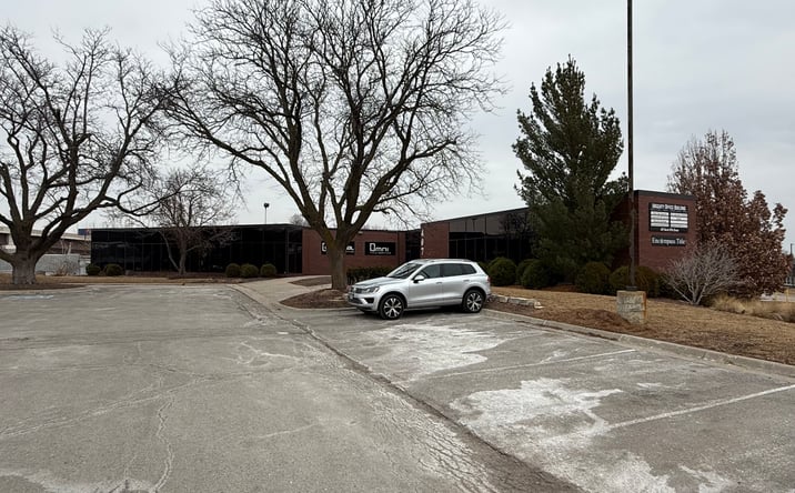 Pictures of Office property located at 407 N 117th St, Omaha, NE 68154 for lease - image #1