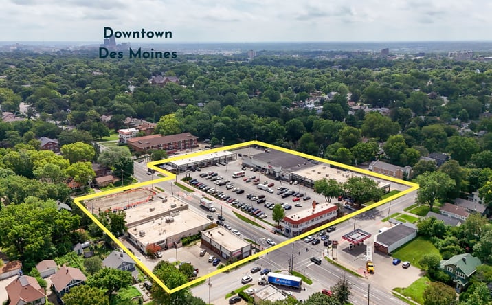 Pictures of Retail, Office, Restaurant property located at 4040 University Ave, Des Moines, IA 50311 for lease - image #1