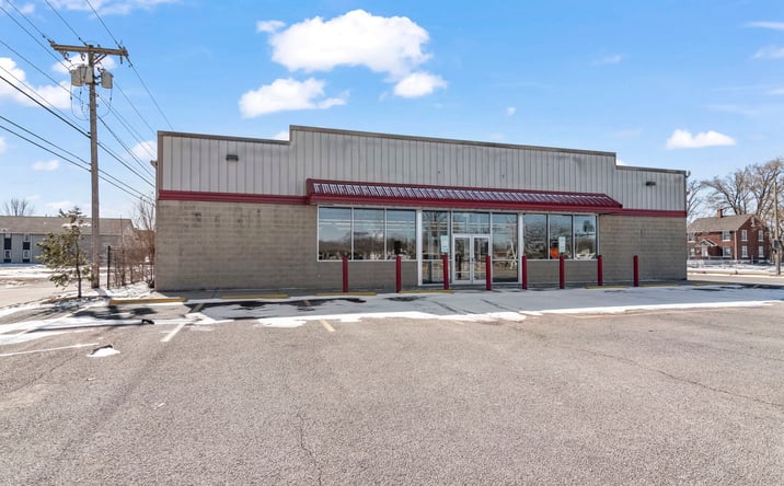 Pictures of Retail property located at 400 S Grand Ave E, Springfield, IL 62703 for lease - image #1