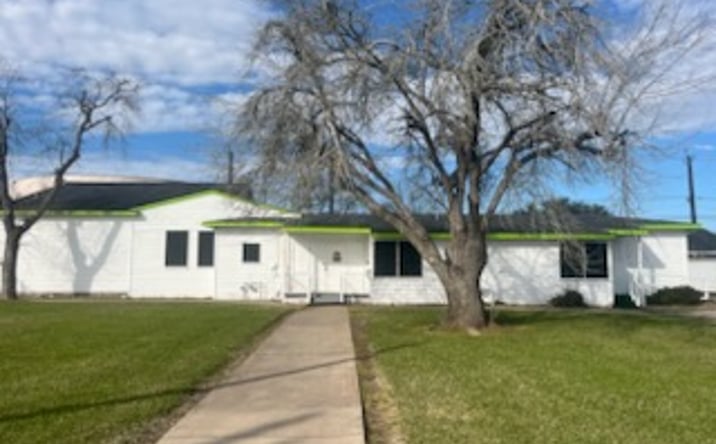 Pictures of Office property located at 1216 W 9th St, Freeport, TX 77541 for lease - image #1