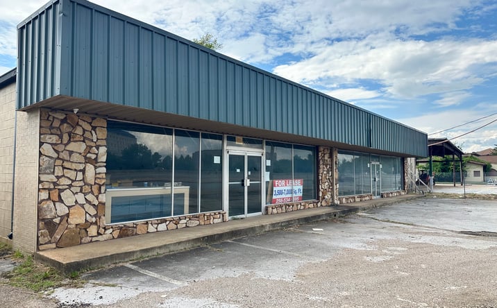 Pictures of Retail, Industrial property located at 709 N Memorial Pkwy, Huntsville, AL 35816 for lease - image #1