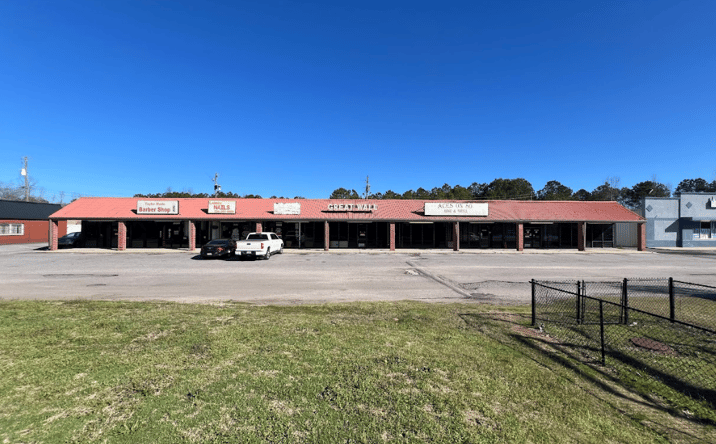 Pictures of Retail, Restaurant property located at 3928 U.S. 80, Phenix City, AL 36870 for lease - image #1