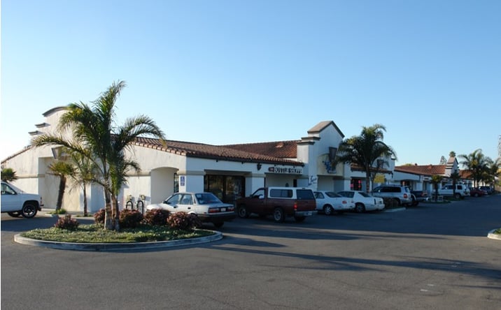 Pictures of Retail property located at 1025 Harbor Blvd, Oxnard, CA 93035 for lease - image #1