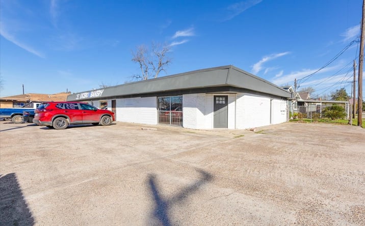 Pictures of Retail property located at 1117 Collingsworth St, Houston, TX 77009 for lease - image #1
