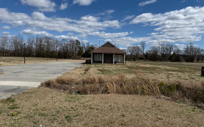 Pictures of Office property located at 111 Fontana St, Clinton, NC 28328 for lease - image #1
