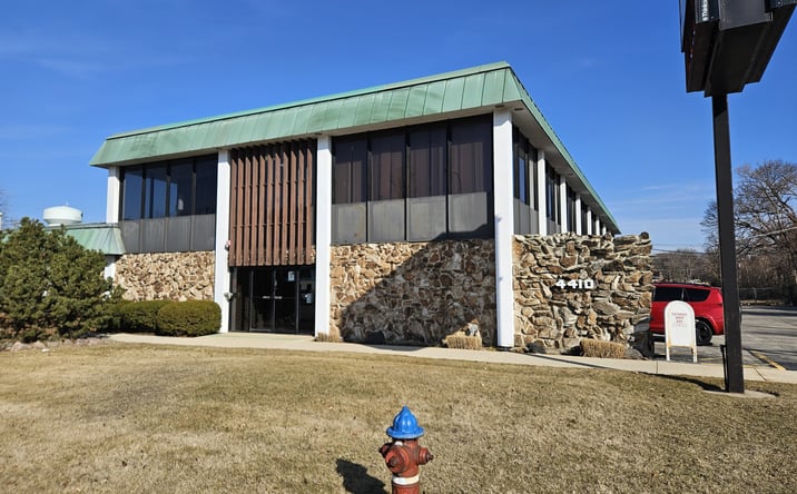 Pictures of Office property located at 4410 Roosevelt Rd, Hillside, IL 60162 for lease - image #1