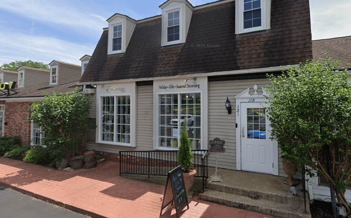 Pictures of Retail property located at 121 Ghent Rd, Fairlawn, OH 44333 for lease - image #1