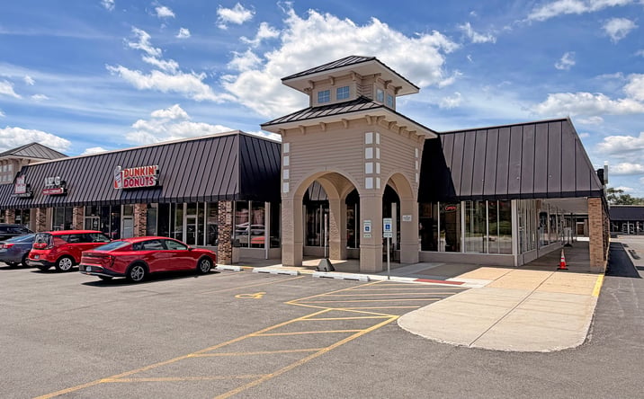 Pictures of Retail property located at Woodridge, IL, Woodridge, IL 60517 for lease - image #1