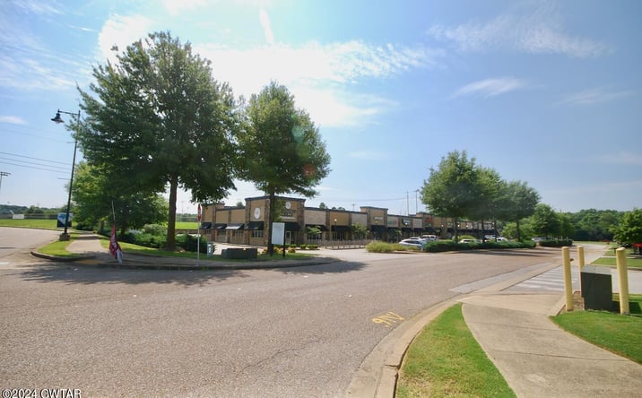 Pictures of Retail, Restaurant, Office, Industrial property located at 226 Parkstone Place, Jackson, TN 38305 for lease - image #1
