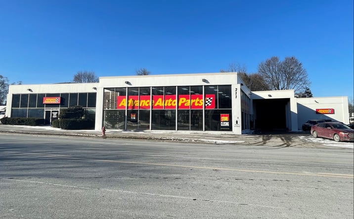 Pictures of Retail property located at 211 S. Milwaukee Ave., Libertyville, IL 60048 for lease - image #1