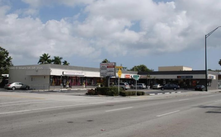 Pictures of Retail property located at 515 W Oakland Park Blvd, Oakland Park, FL 33311 for lease - image #1