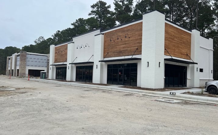 Pictures of Retail, Office, Restaurant property located at 8241 Pinellas Dr, Bluffton, SC 29910 for lease - image #1