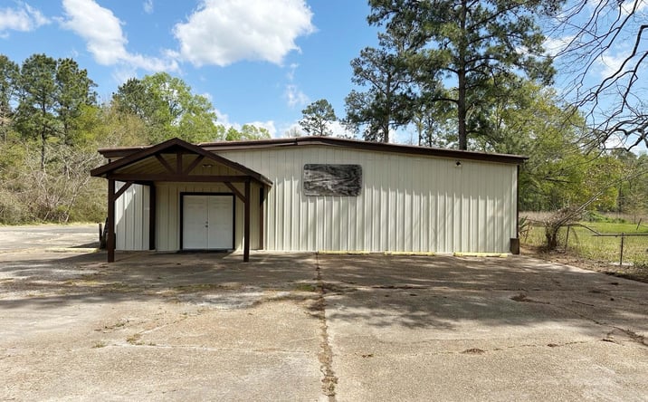 Pictures of Retail property located at 10050 TX-87, Orange, TX 77632 for lease - image #1