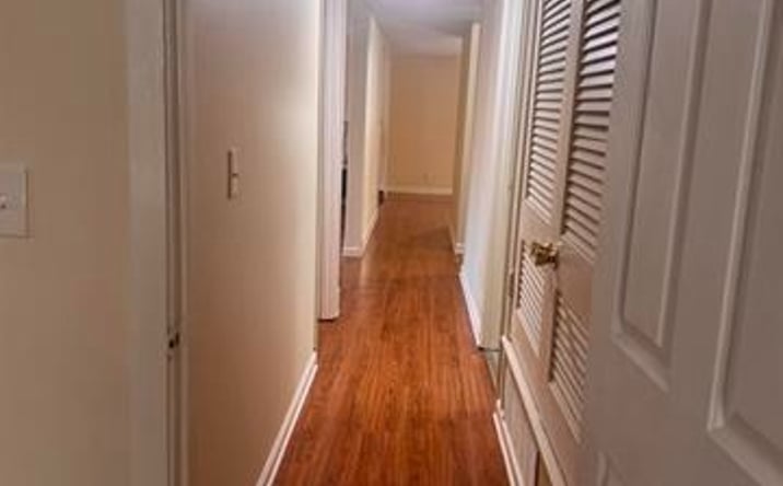 Pictures of Retail property located at 6633 Poplar Woods Cir S, Germantown, TN 38138 for lease - image #1