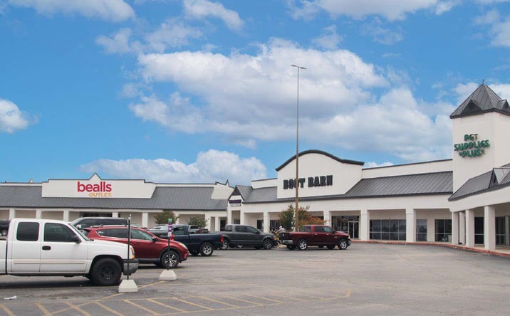 Pictures of Retail, Restaurant property located at 1500 E Court St, Seguin, TX 78155 for lease - image #1
