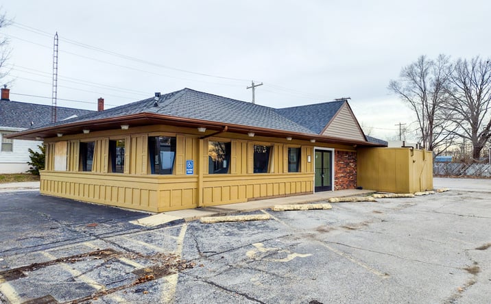 Pictures of Restaurant property located at 735 W Broadway, Centralia, IL 62801 for lease - image #1
