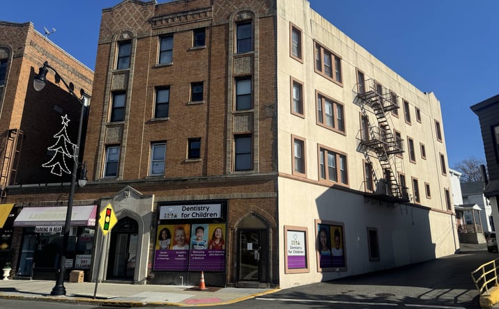 Pictures of Retail property located at 634 Anderson Ave, Cliffside Park, NJ 07010 for lease - image #1