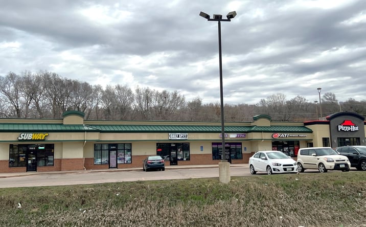 Pictures of Retail, Office property located at 3101 Gordon Dr, Sioux City, IA 51105 for lease - image #1