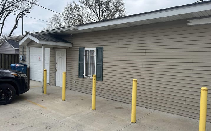 Pictures of Retail property located at 2101 E North Grand Avenue, Springfield, IL 62702 for lease - image #1