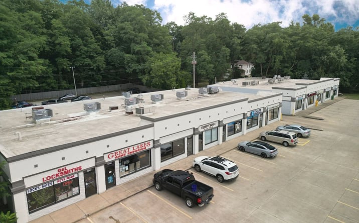 Pictures of Retail, Office, Special Purpose property located at 7255 Center St, Mentor, OH 44060 for lease - image #1