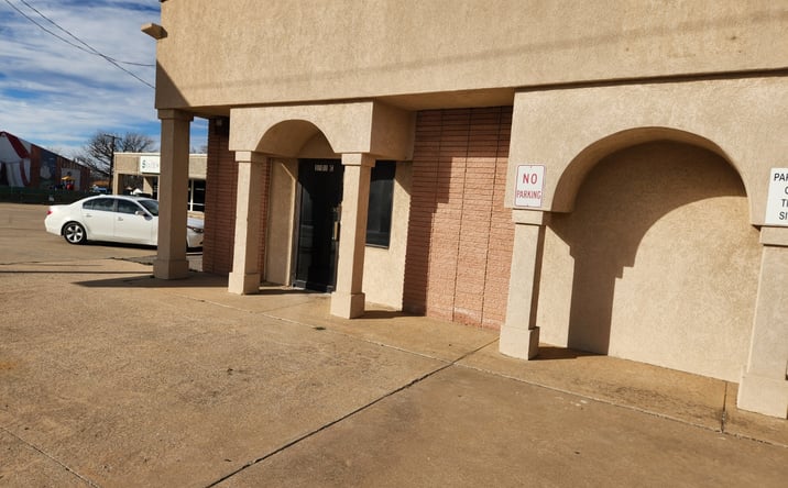 Pictures of Retail, Office property located at 1901 W Gore Blvd, Lawton, OK 73501 for lease - image #1