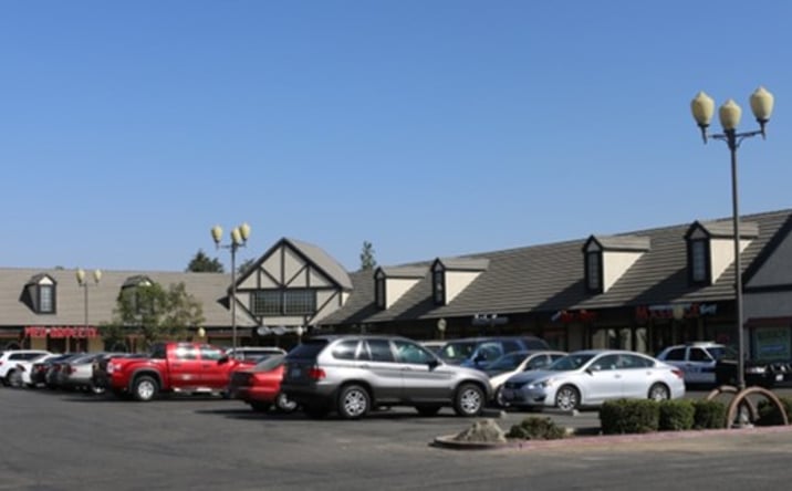 Pictures of Retail property located at 1002 Wible Rd, Bakersfield, CA 93304 for lease - image #1