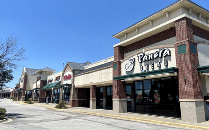 Pictures of Retail property located at 20120-20186 W 153rd St, Olathe, KS 66062 for lease - image #1