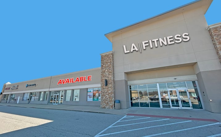 Pictures of Retail property located at 1401 W Lake St, Addison, IL 60101 for lease - image #1
