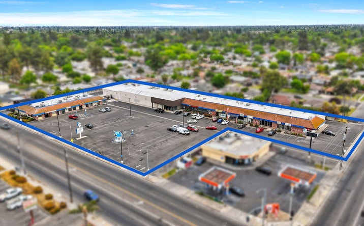 Pictures of Retail property located at 2616 E Ashlan Ave, Fresno, CA 93726 for lease - image #1