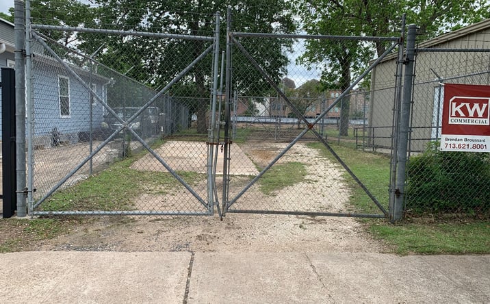 Pictures of Industrial property located at 844 W 27th St, Houston, TX 77008 for lease - image #1
