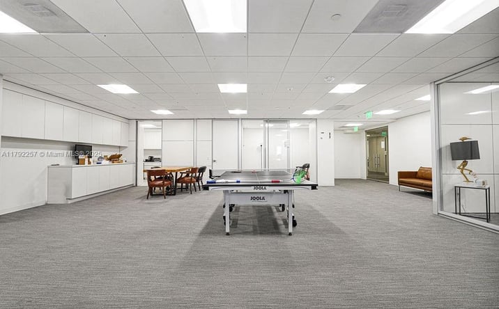 Pictures of Office property located at 1 SE 3rd Ave, Miami, FL 33131 for lease - image #1
