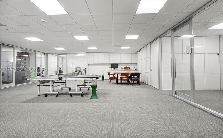 Pictures of Office property located at 1 SE 3rd Ave, Miami, FL 33131 for lease - image #1