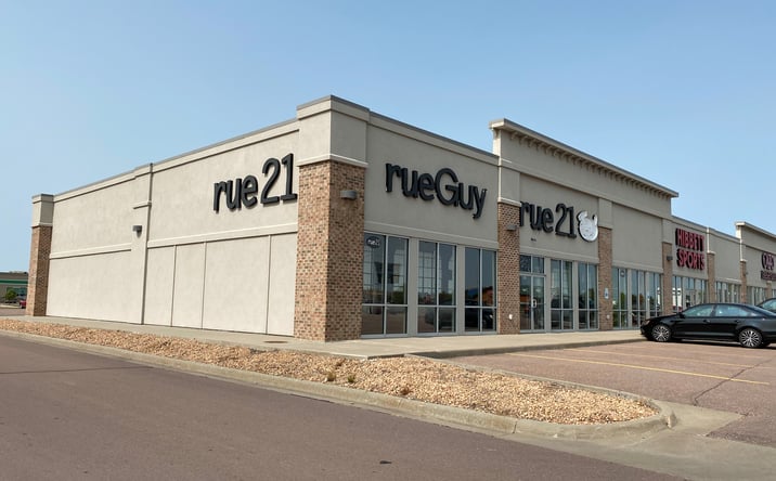 Pictures of Retail property located at 2207 S Mentzer St, Mitchell, SD 57301 for lease - image #1