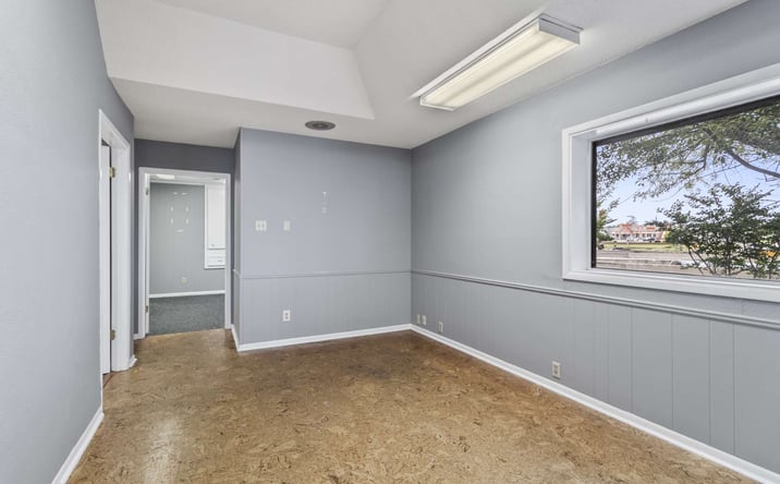 Pictures of Office property located at 1911 22nd St, Huntsville, TX 77340 for lease - image #1