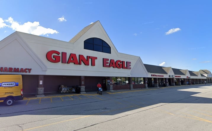 Pictures of Retail property located at 30320 Lakeshore Blvd, Willowick, OH 44095 for lease - image #1