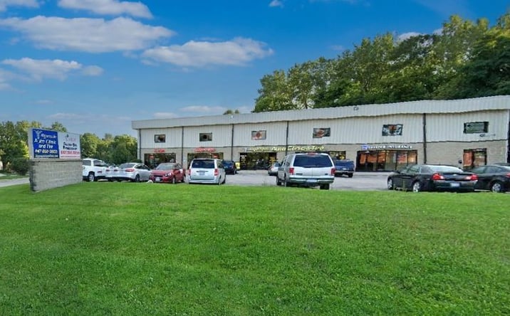 Pictures of Retail property located at 2025 E Algonquin Rd, Algonquin, IL 60102 for lease - image #1