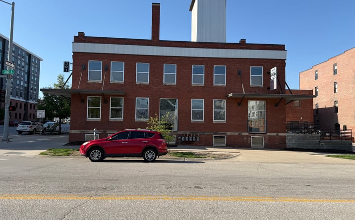 Pictures of Retail property located at 301 S 9th St, Lincoln, NE 68508 for lease - image #1