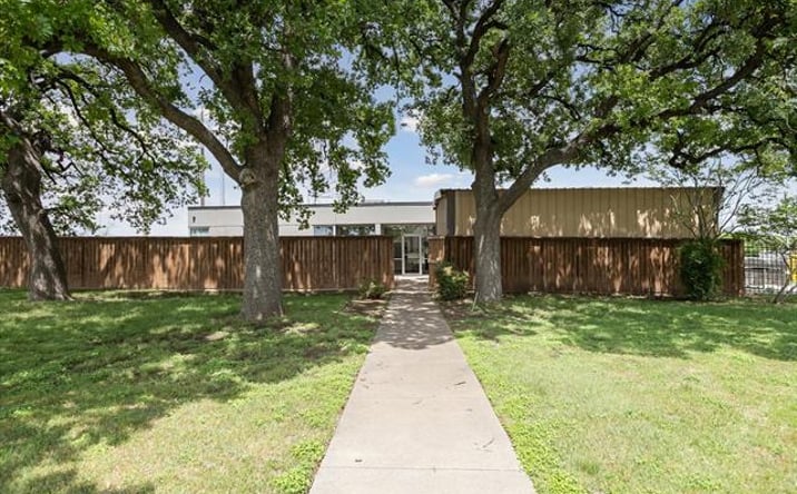 Pictures of Retail, Office, Special Purpose property located at 5685 E Loop 820 S, Fort Worth, TX 76119 for lease - image #1