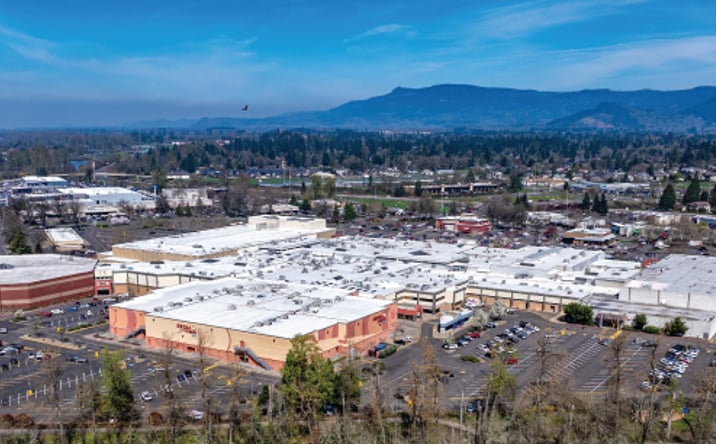 Pictures of Retail property located at 293 Valley River Center, Eugene, OR 97401 for lease - image #1