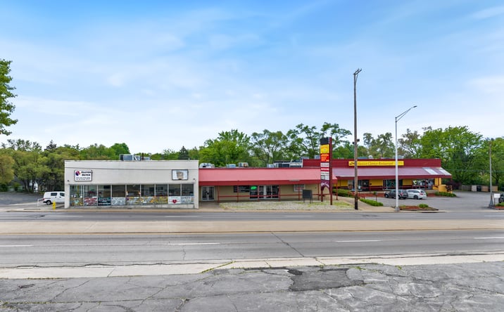 Pictures of Retail property located at 3929 Broadway, Rockford, IL 61108 for lease - image #1