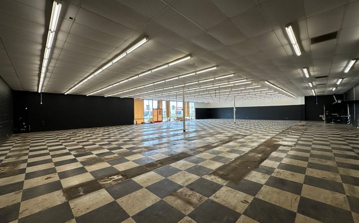 Pictures of Retail property located at 976 W 4th St, Mansfield, OH 44906 for lease - image #1