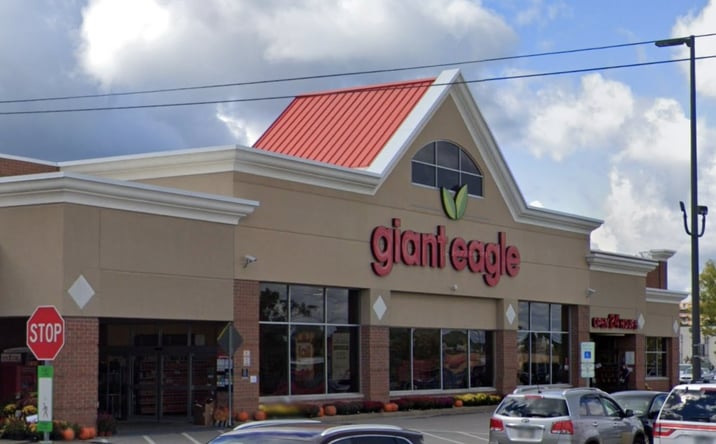 Pictures of Retail property located at 7939 Day Dr, Cleveland, OH 44129 for lease - image #1