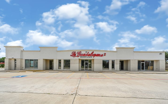 Pictures of Retail, Office, Restaurant property located at 4690 Burke Rd, Pasadena, TX 77504 for lease - image #1