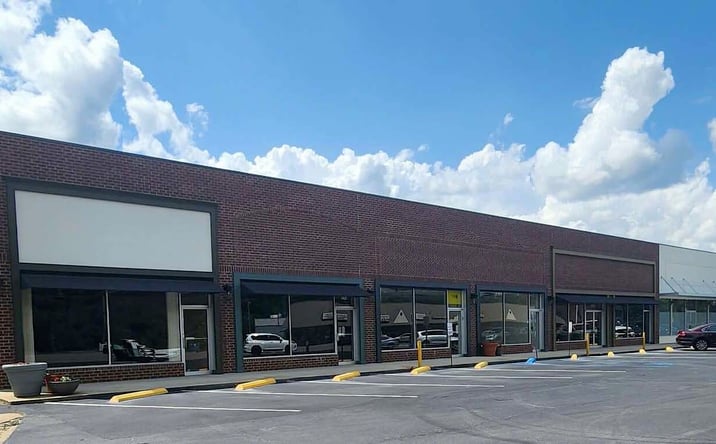 Pictures of Retail, Restaurant property located at 770 Shades Mountain Plaza, Hoover, AL 35226 for lease - image #1