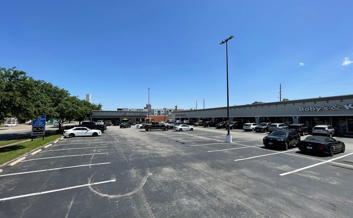 Pictures of Retail property located at 5545 Richmond Ave., Houston, TX 77056 for lease - image #1
