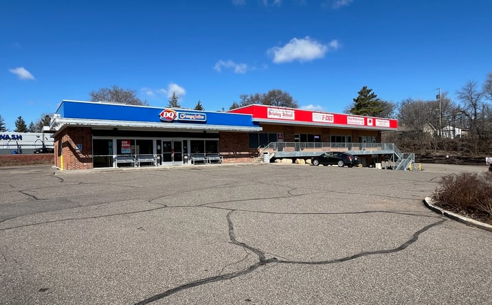 Pictures of Retail, Office property located at 2204 Silver Lake Rd NW, New Brighton, MN 55112 for lease - image #1