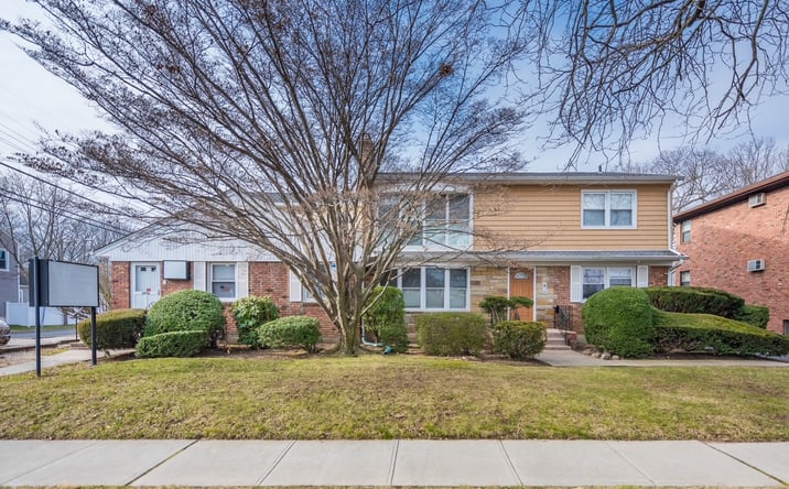 Pictures of Office property located at 2276 S Merrick Ave, Merrick, NY 11566 for lease - image #1