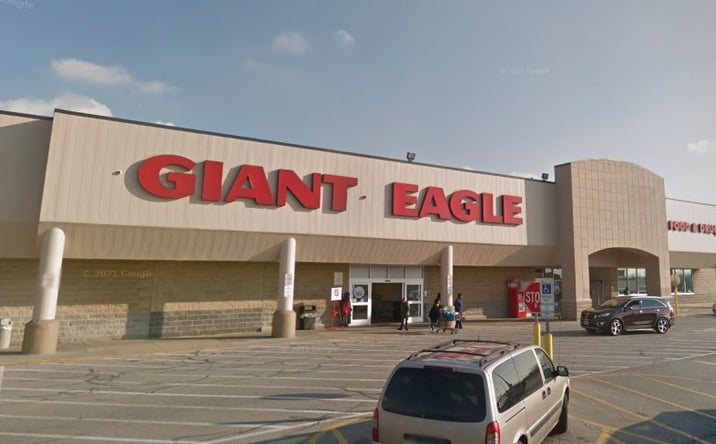 Pictures of Retail property located at 5321 Warrensville Center Rd, Maple Heights, OH 44137 for lease - image #1