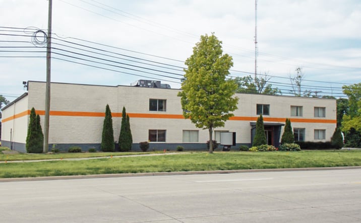 Pictures of Industrial property located at 15255 W Eleven Mile Rd, Oak Park, MI 48237 for lease - image #1